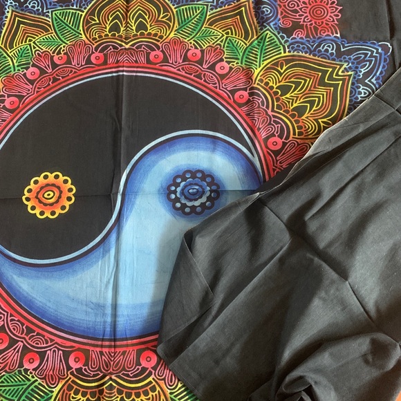 Ying Yang Tapestry - Picture 5 of 7